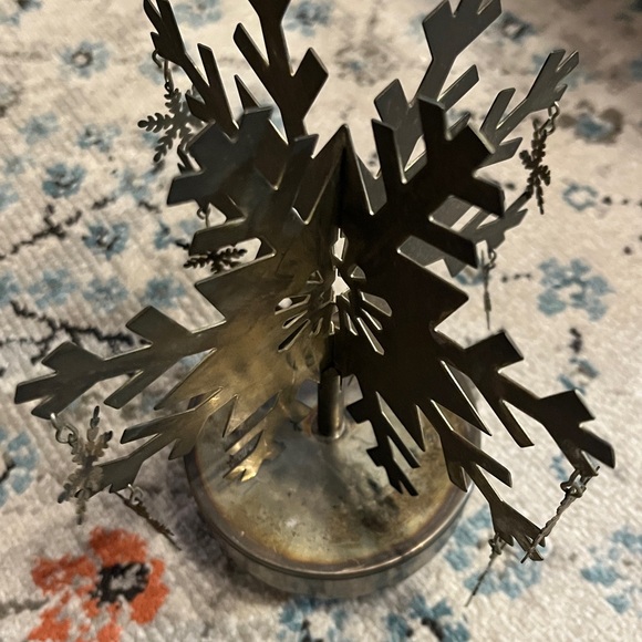 Vintage Metal Silver Snowflake Musicbox Decor - Picture 15 of 17